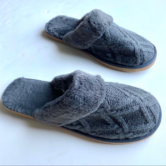 Women’s GRAY FUZZY SLIPPERS winter slides mules - Picture 7 of 8